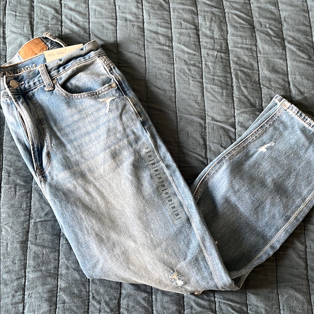 NWT American Eagle Mom Jean Light Blue Distressed Women's Jeans